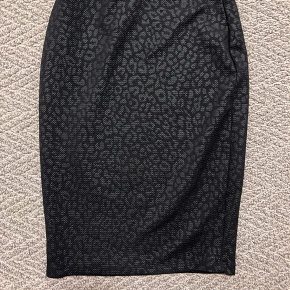 Leopard Print Pencil Skirt - Picture 3 of 3